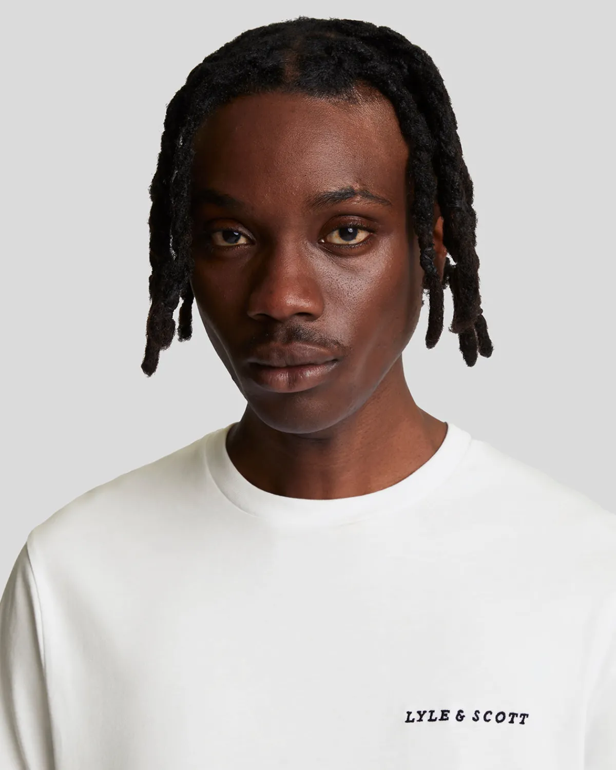besticktes_tshirt_3-4.webp Lyle & Scott Drehbuchsticke | T-shirts<Besticktes T-Shirt White/JetBlack