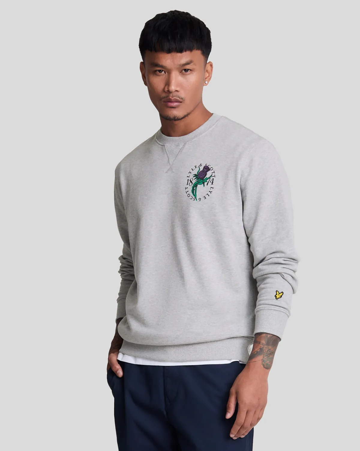 distel_flora_bedrucktes_sweatshirt_mit_rundhalsausschnitt_1-2.webp Lyle & Scott Vermächtnis | Sweatshirts<Distel Flora Bedrucktes Sweatshirt mit Rundhalsausschnitt LightGreyMarl