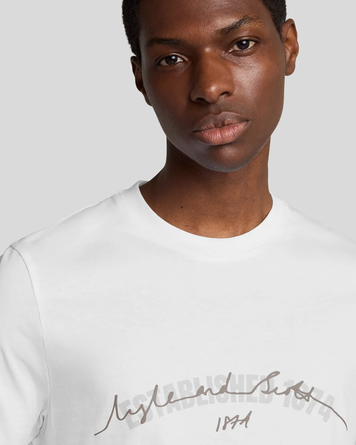 gegrndet__grafik_tshirt_3-1.webp Lyle & Scott Vermächtnis | T-shirts<Gegründet 1874 Grafik T-Shirt White