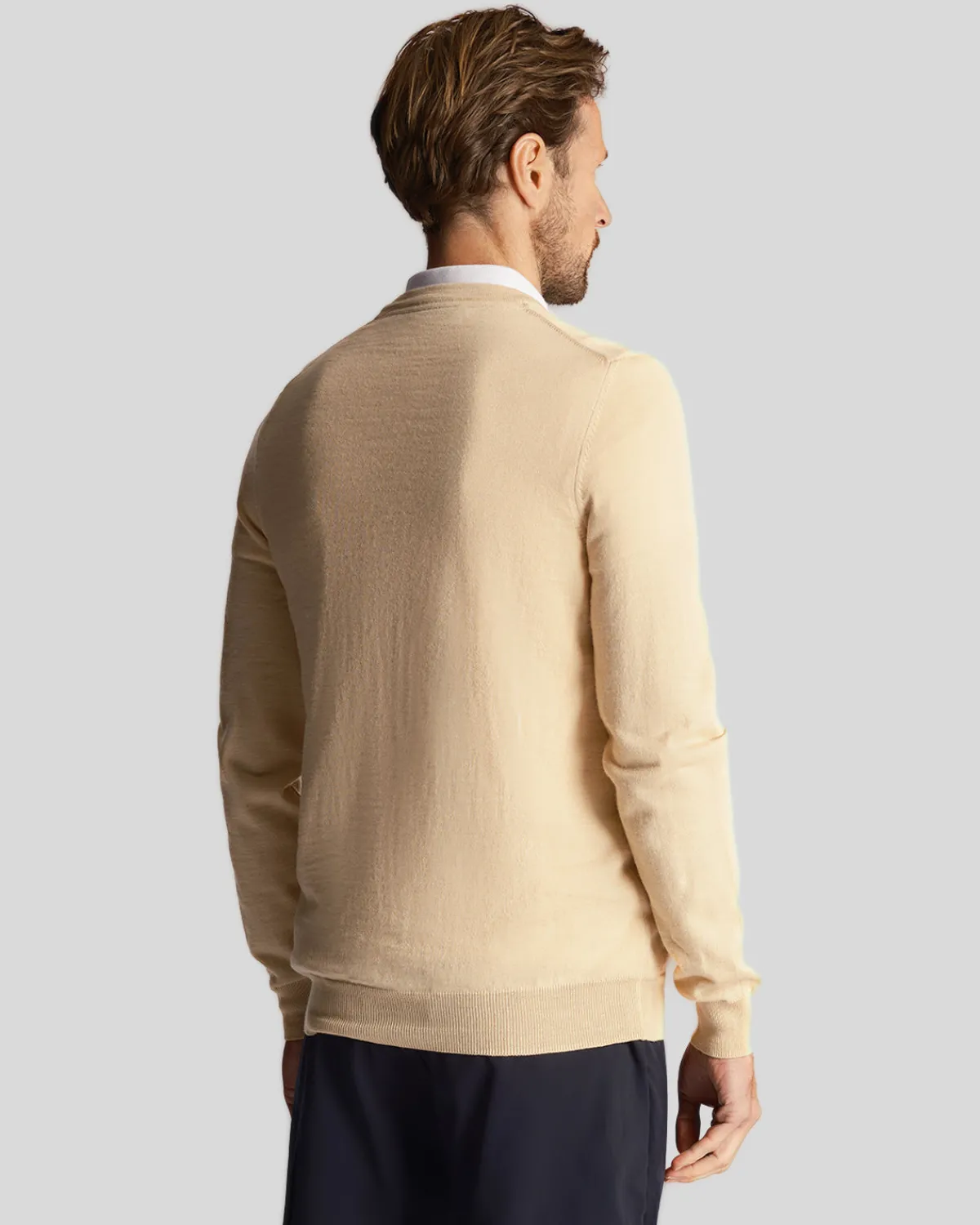 golf_vausschnitt_pullover_2.webp Lyle & Scott Golf<Golf V-Ausschnitt Pullover Sanddüne