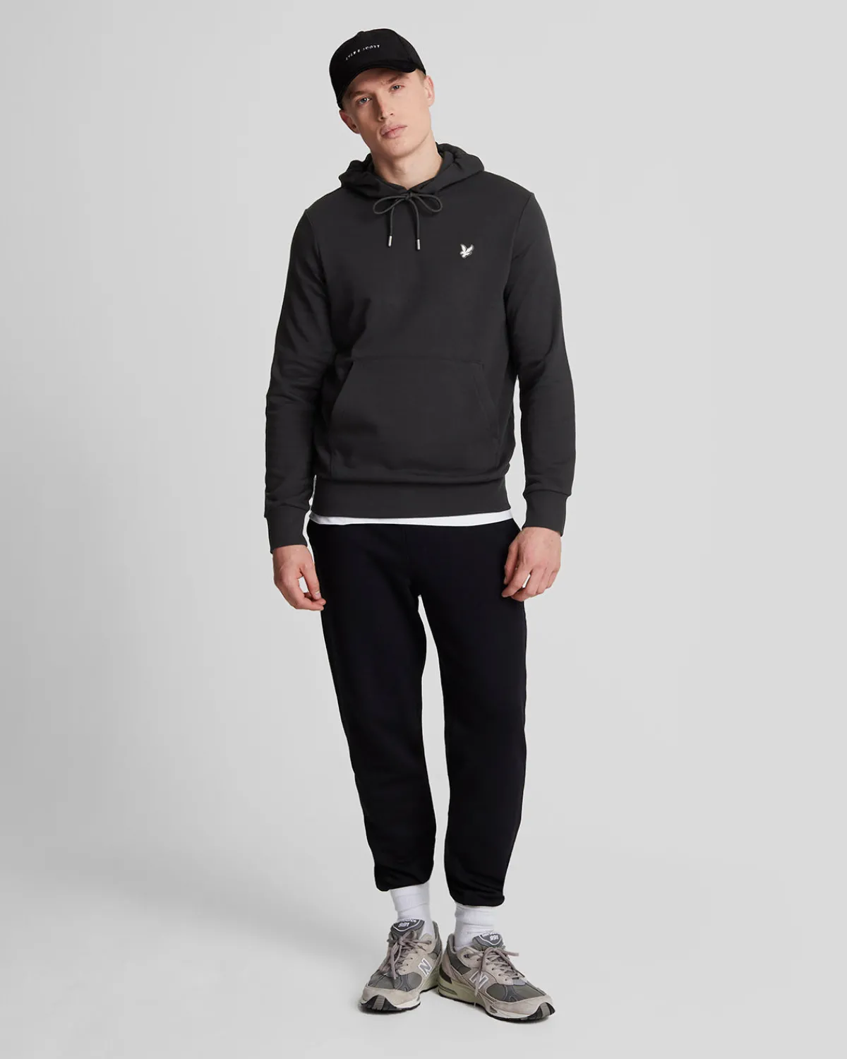 hochwertiger_french_terry_hoodie_mit_diagonaler_webart_1-1.webp Lyle & Scott Reframed | Kapuzenpullover<Hochwertiger French Terry Hoodie mit diagonaler Webart Lacquer