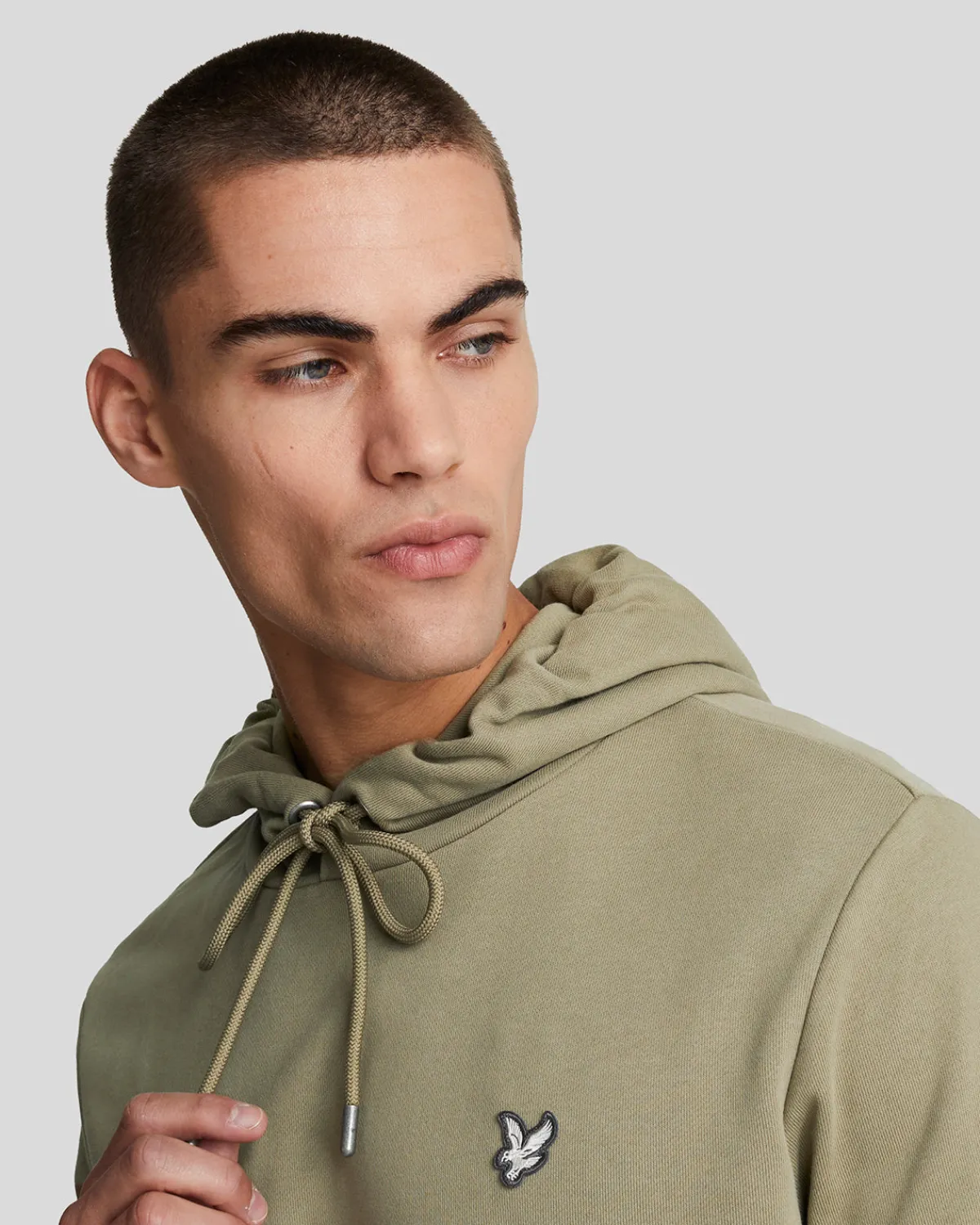 hochwertiger_french_terry_hoodie_mit_diagonaler_webart_3-3.webp Lyle & Scott Kapuzenpullover<Hochwertiger French Terry Hoodie mit diagonaler Webart Woolwich