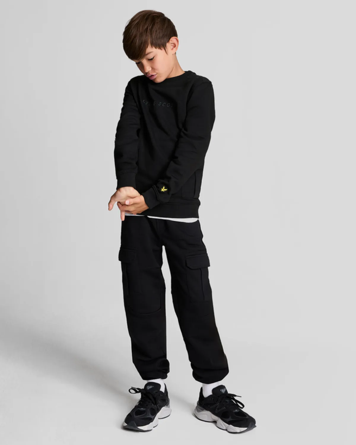 kinder_cargo_tasche_sweatshirt_1.webp Lyle & Scott Kinder Sweatshirts<Kinder Cargo Tasche Sweatshirt JetBlack