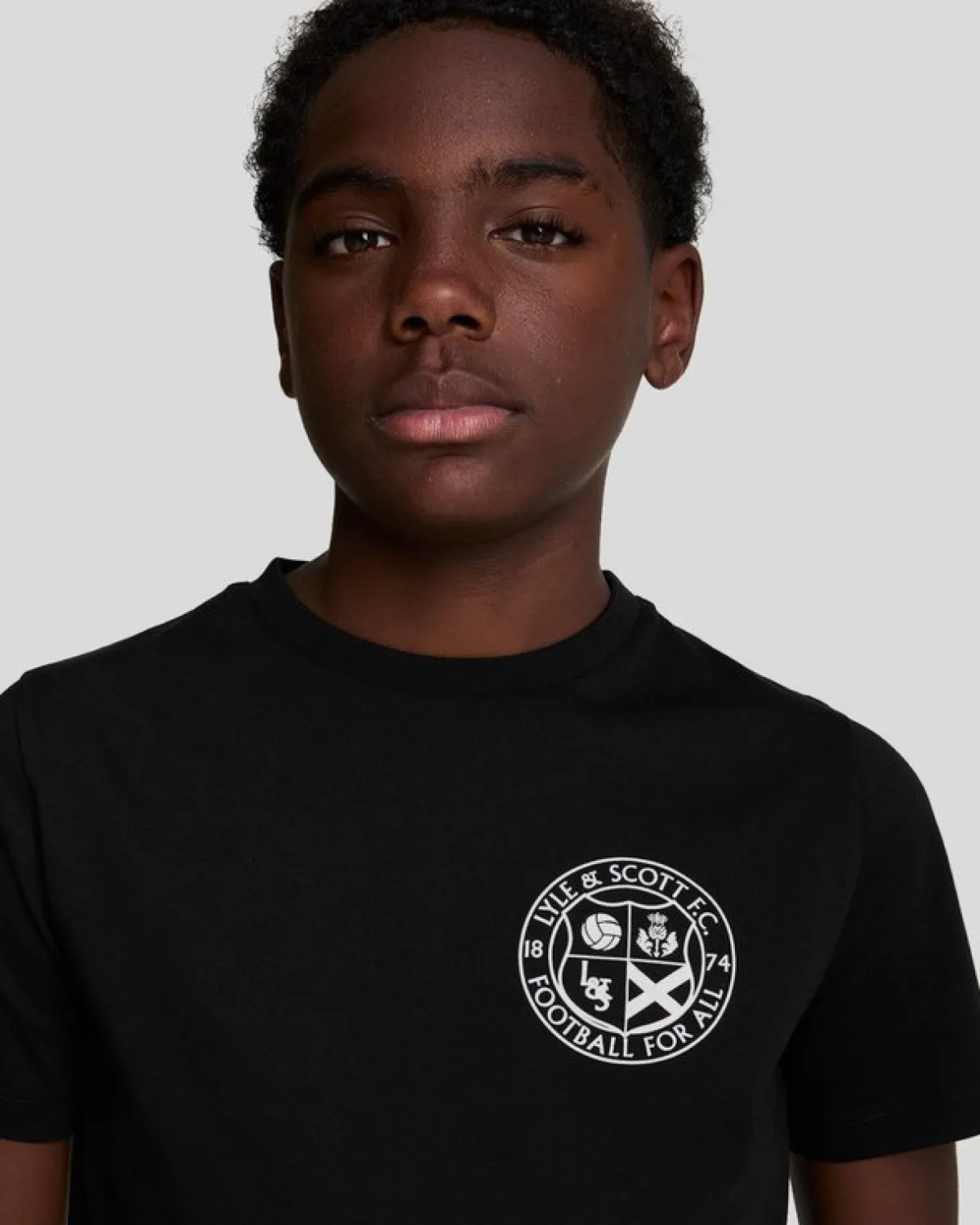 kinder_fuball_logo_tshirt_3.webp Lyle & Scott Kinder Polos & T-shirts<Kinder Fußball Logo T-Shirt JetBlack