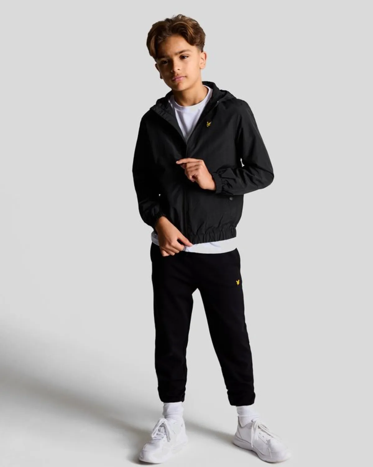 kinder_jacke_mit_kapuze_und_reiverschluss_1-2.webp Lyle & Scott Kinder Mäntel & Jacken<Kinder Jacke mit Kapuze und Reißverschluss