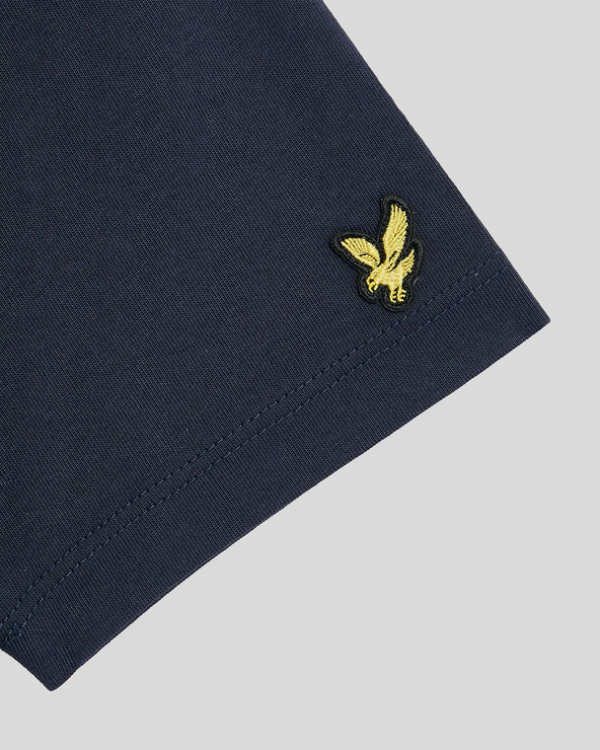 kinder_tshirt_mit_mehrfarbiger_stickerei_2-1.webp Lyle & Scott Kinder Polos & T-shirts<Kinder T-Shirt mit mehrfarbiger Stickerei Navy