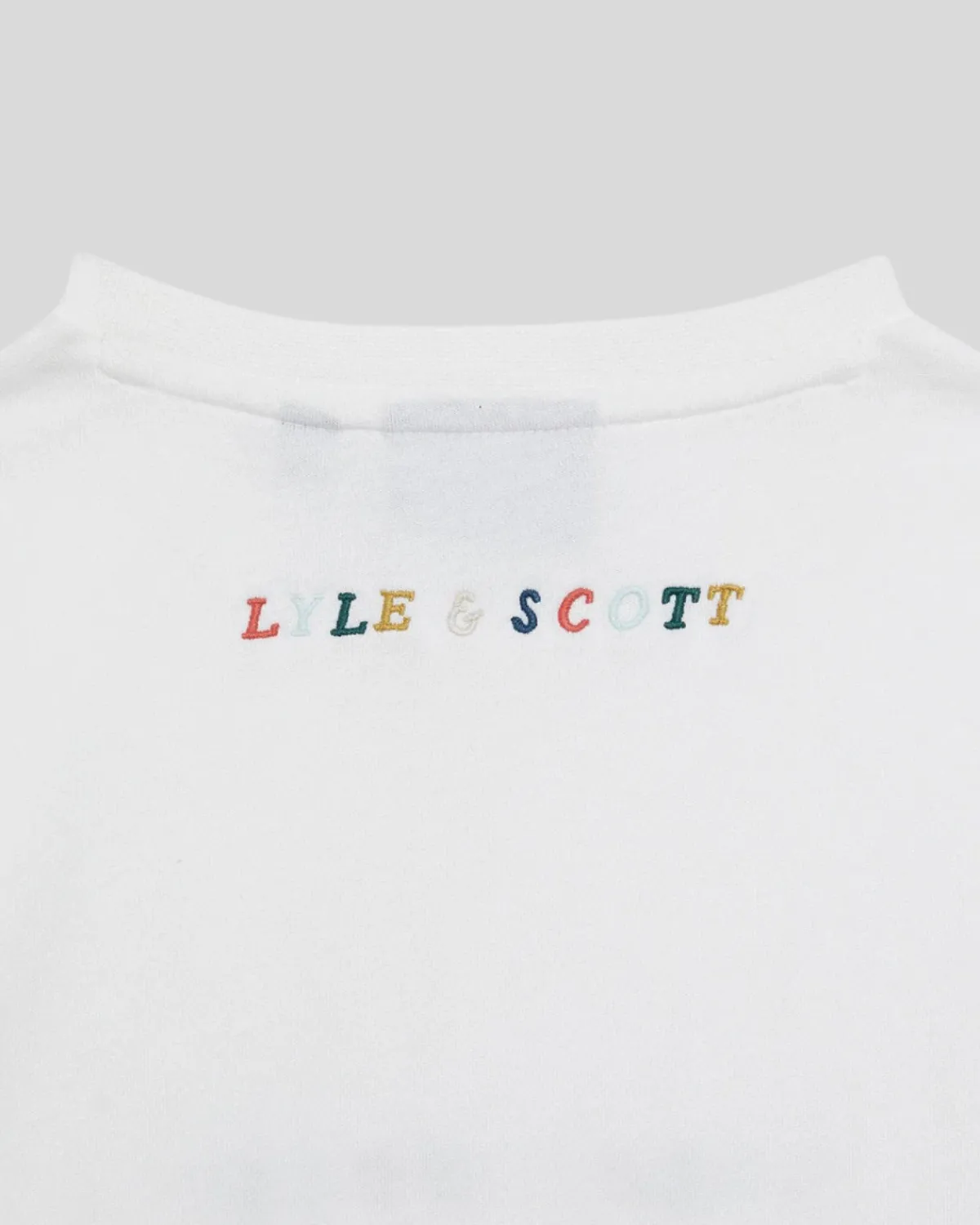 kinder_tshirt_mit_mehrfarbiger_stickerei_2-2.webp Lyle & Scott Kinder Polos & T-shirts<Kinder T-Shirt mit mehrfarbiger Stickerei White