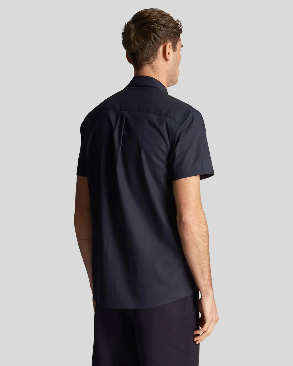kurzrmeliges_hemd_aus_einfarbiger_popeline_2.webp Lyle & Scott Hemden<Kurzärmeliges Hemd aus einfarbiger Popeline DunkleMarine