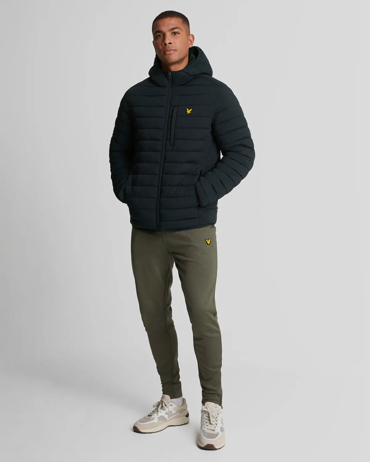 leichte_sport_stretch_steppjacke_1-1.webp Lyle & Scott Sportbekleidung | Mäntel & Jacken<Leichte Sport Stretch Steppjacke DarkNavy