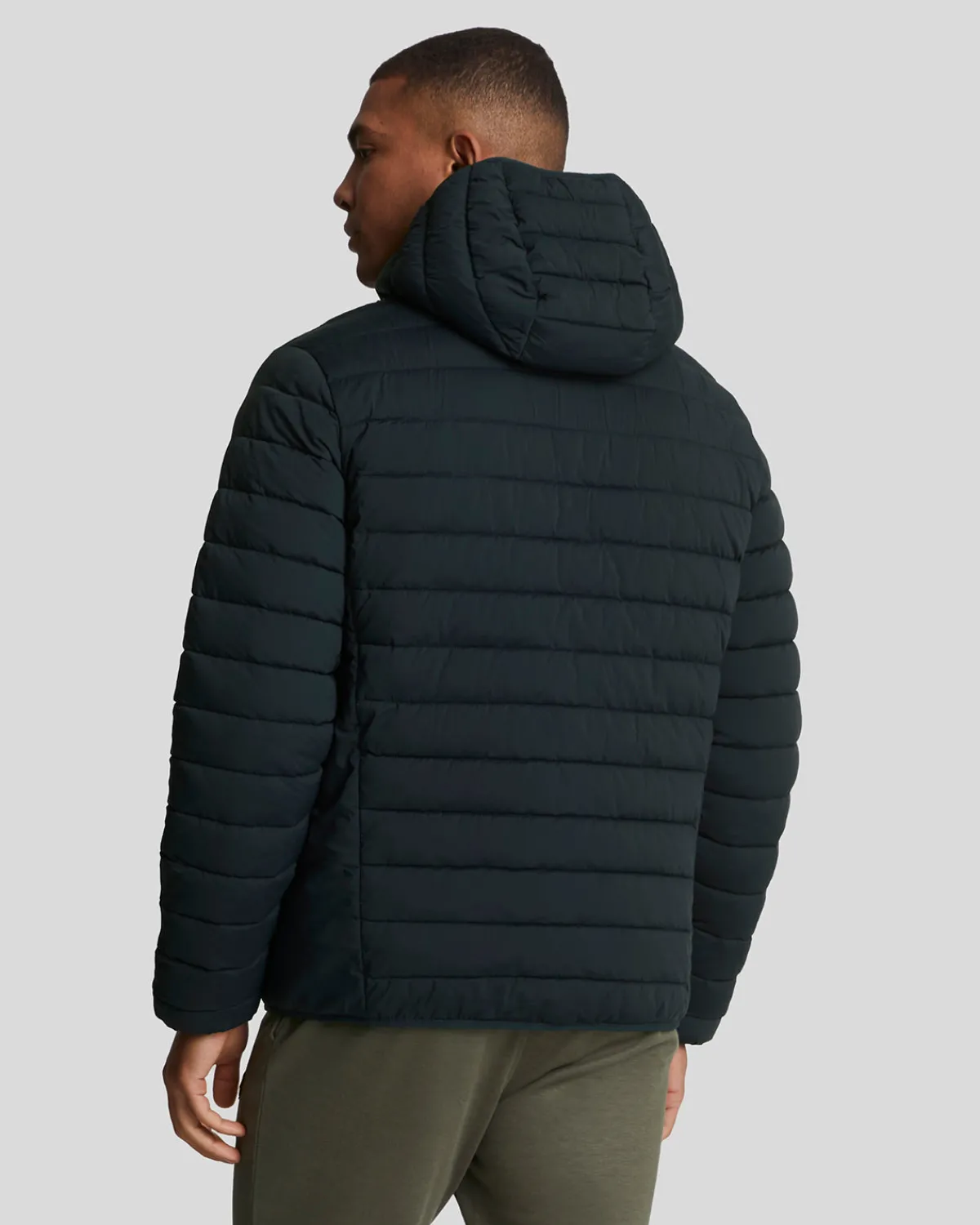 leichte_sport_stretch_steppjacke_2-1.webp Lyle & Scott Sportbekleidung | Mäntel & Jacken<Leichte Sport Stretch Steppjacke DarkNavy