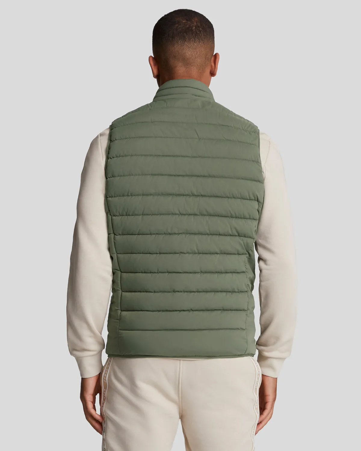 leichte_sport_stretch_steppweste_2-1.webp Lyle & Scott Sportbekleidung<Leichte Sport Stretch Steppweste CactusGreen