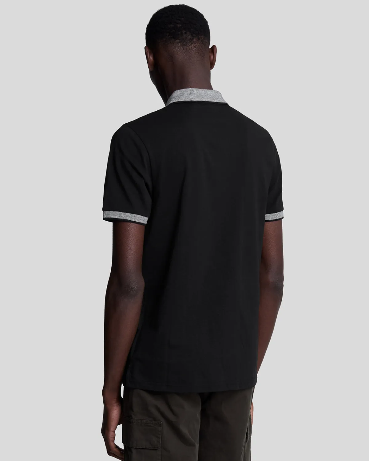 polohemd_mit_markenbesatz_2.webp Lyle & Scott Polohemden<Polohemd mit Markenbesatz JetBlack/White