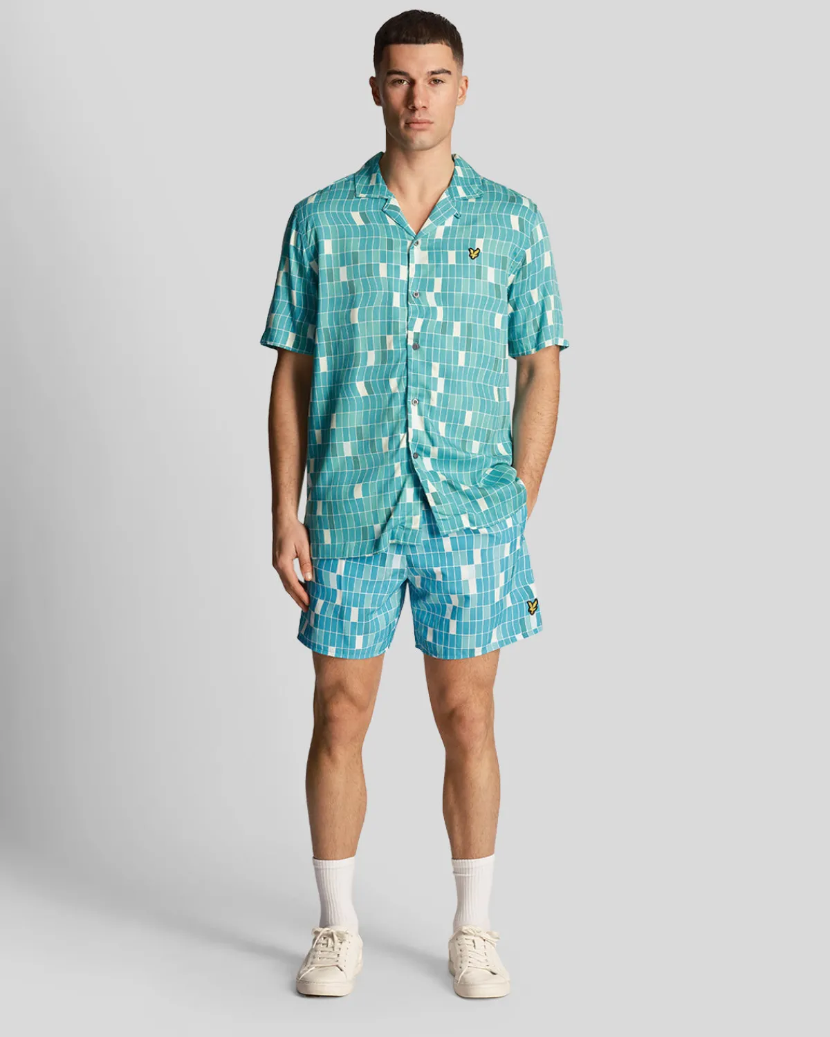 pool_print_badeshorts_0.webp Lyle & Scott Vermächtnis | Kurze Hosen<Pool Print Badeshorts Fliesenblau