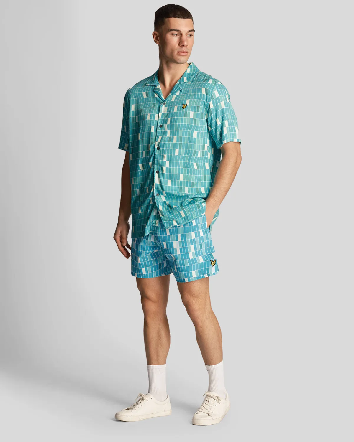 pool_print_badeshorts_1.webp Lyle & Scott Vermächtnis | Kurze Hosen<Pool Print Badeshorts Fliesenblau
