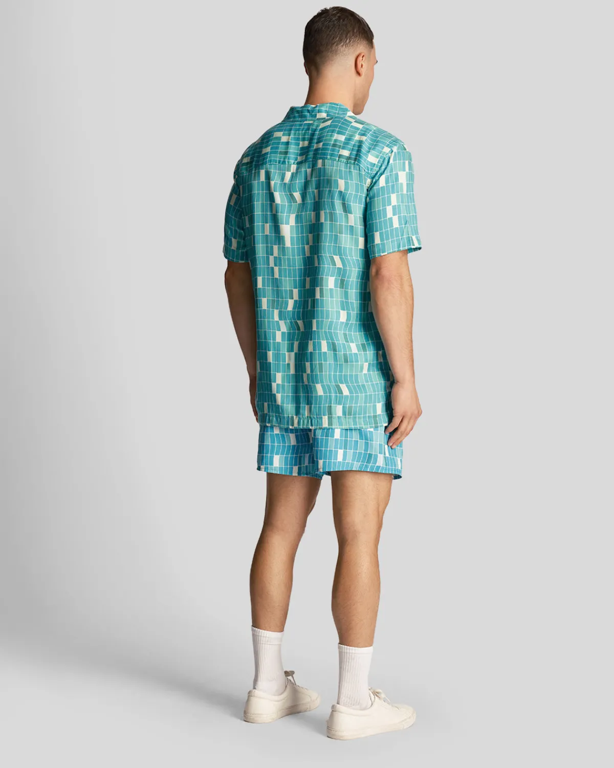pool_print_badeshorts_2.webp Lyle & Scott Vermächtnis | Kurze Hosen<Pool Print Badeshorts Fliesenblau