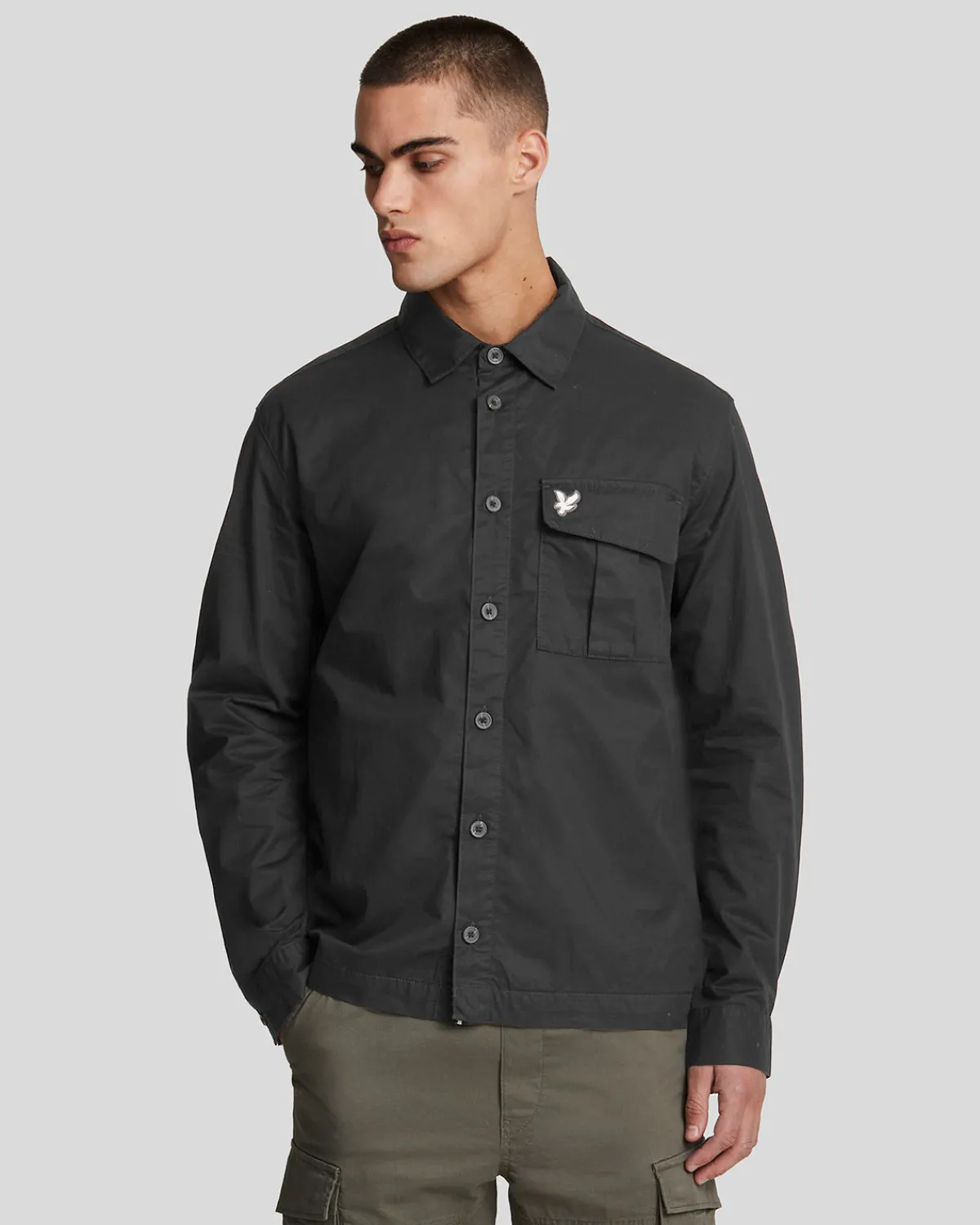 premium_berhemd_mit_plissierten_taschen_0-1.webp Lyle & Scott Mäntel & Jacken<Premium Überhemd mit plissierten Taschen Lacquer