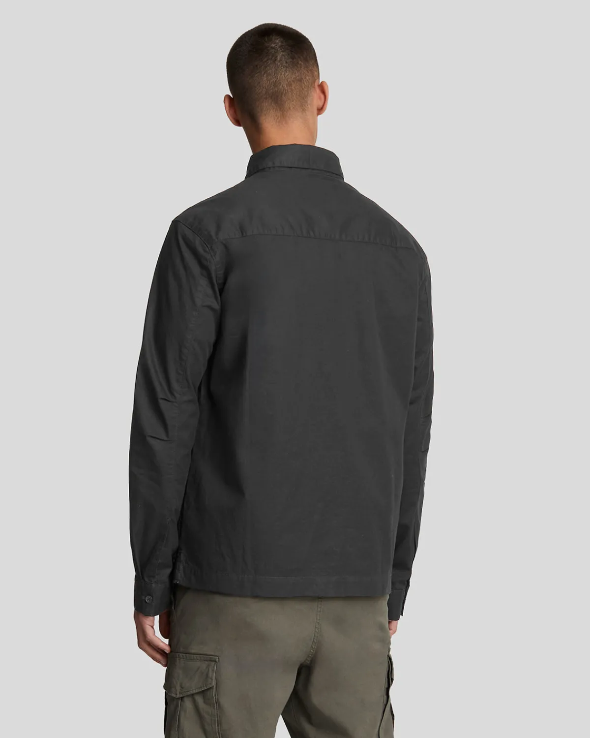premium_berhemd_mit_plissierten_taschen_2-1.webp Lyle & Scott Mäntel & Jacken<Premium Überhemd mit plissierten Taschen Lacquer