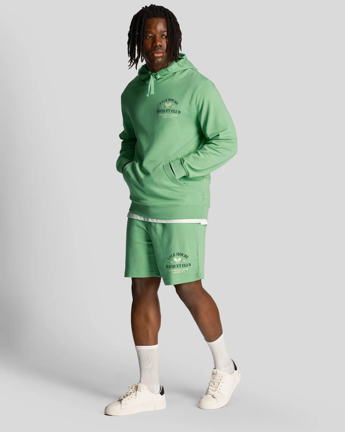 racquet_club_grafik_sweat_shorts_1.webp Lyle & Scott Kurze Hosen<Racquet Club Grafik Sweat Shorts Rasengrün