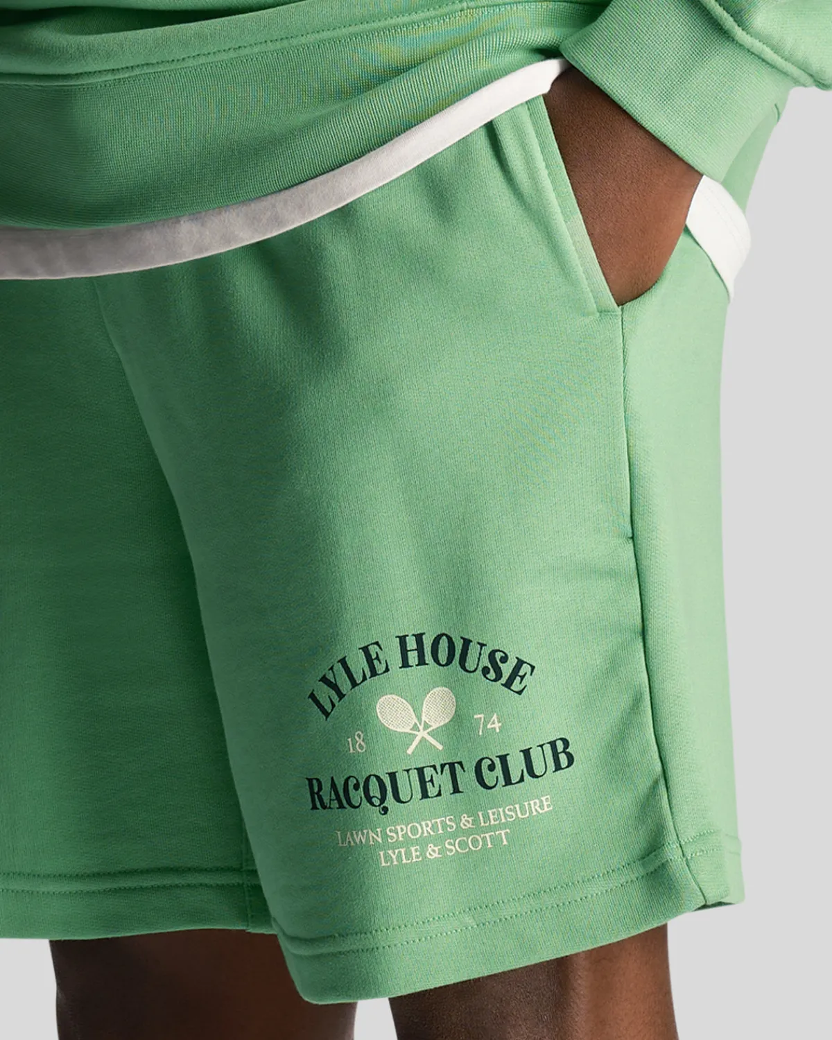 racquet_club_grafik_sweat_shorts_3.webp Lyle & Scott Kurze Hosen<Racquet Club Grafik Sweat Shorts Rasengrün