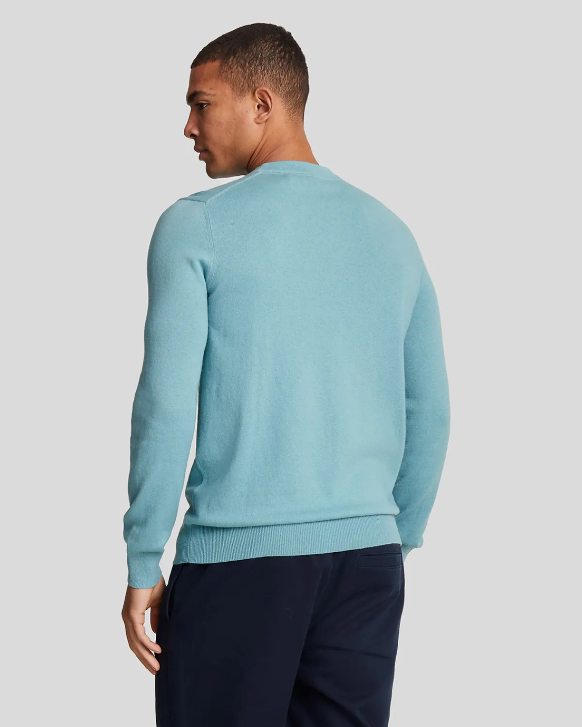 rundhalspullover_aus_baumwolle_und_merino_2.webp Lyle & Scott Vermächtnis | Pullover & Strickwaren<Rundhals-Pullover aus Baumwolle und Merino BlueSmoke