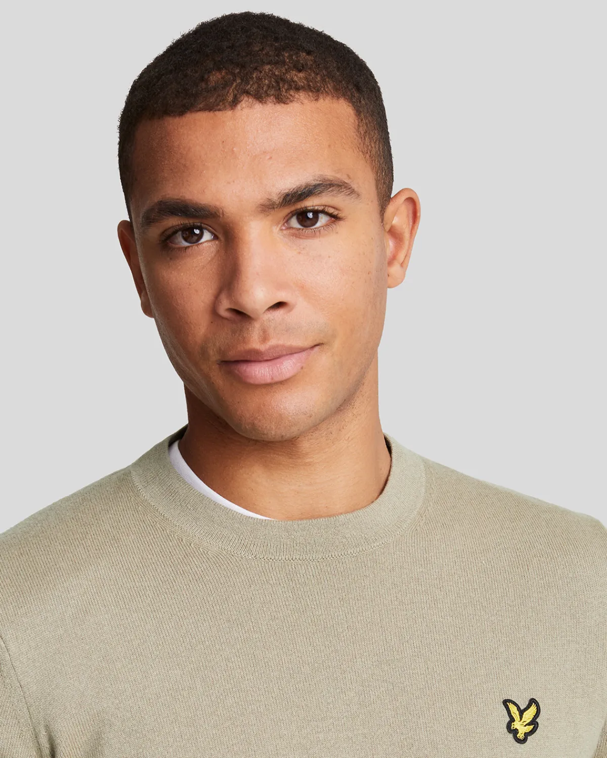 rundhalspullover_aus_baumwolle_und_merino_3-8.webp Lyle & Scott Pullover & Strickwaren<Rundhals-Pullover aus Baumwolle und Merino SageUniform