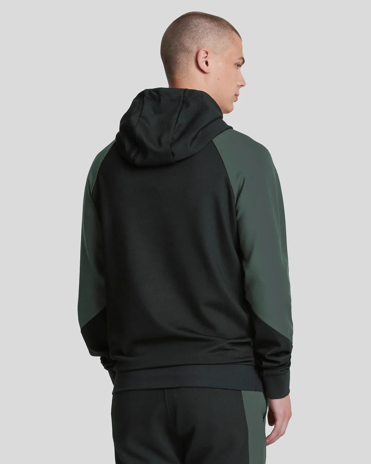 sport_farbe_block_hoodie_2.webp Lyle & Scott Sportbekleidung | Kapuzenpullover<Sport Farbe Block Hoodie JetBlack/Graphite