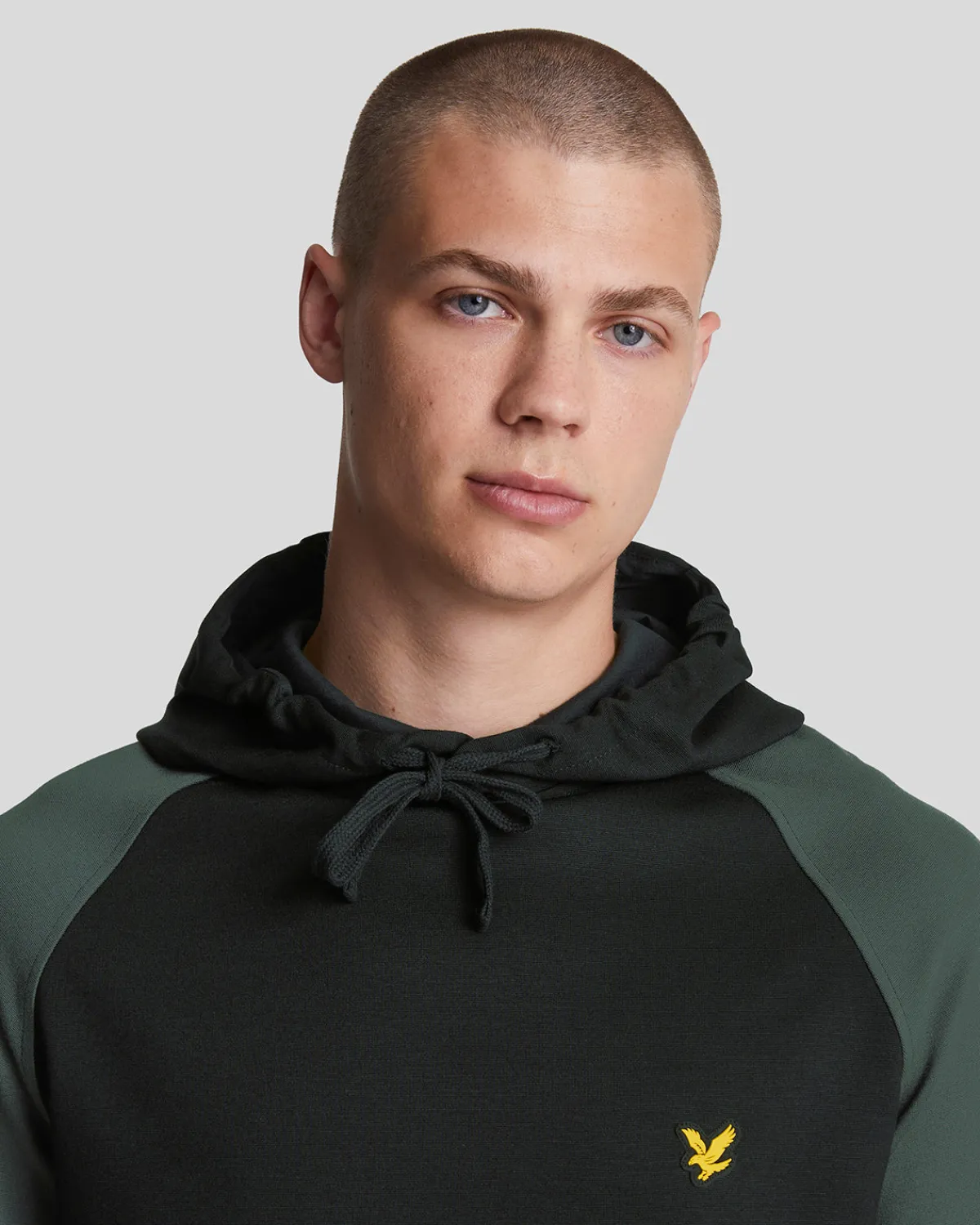 sport_farbe_block_hoodie_3.webp Lyle & Scott Sportbekleidung | Kapuzenpullover<Sport Farbe Block Hoodie JetBlack/Graphite