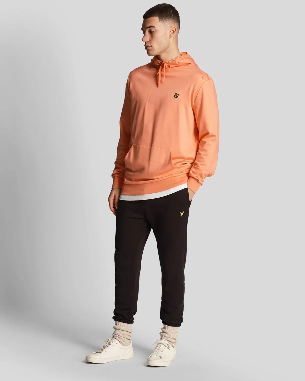 sport_fliege_fleece_hoodie_1-1.webp Lyle & Scott Sportbekleidung | Kapuzenpullover<Sport Fliege Fleece Hoodie KursKoralle