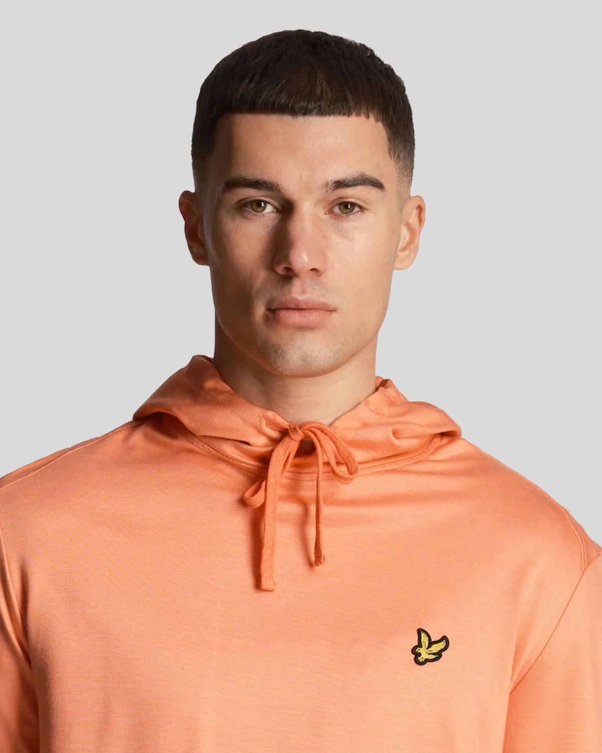 sport_fliege_fleece_hoodie_3-1.webp Lyle & Scott Sportbekleidung | Kapuzenpullover<Sport Fliege Fleece Hoodie KursKoralle