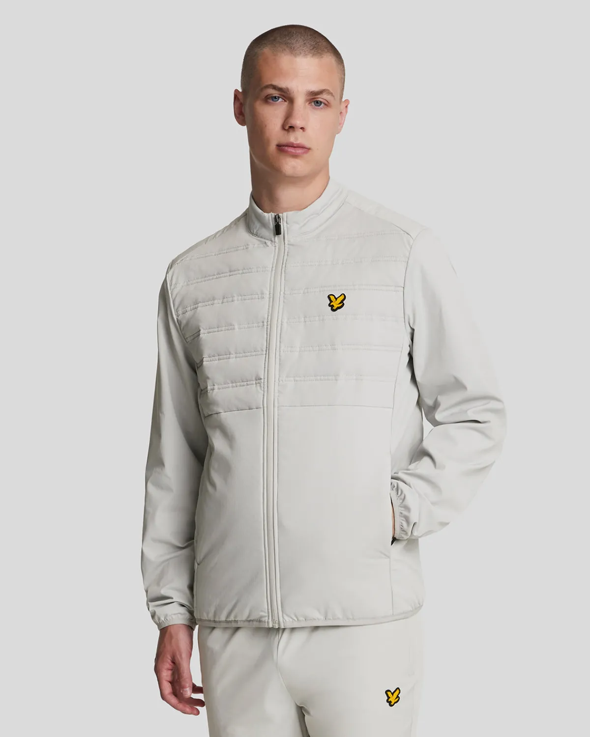 sport_hybrid_double_baffle_jacke_0.webp Lyle & Scott Sportbekleidung | Mäntel & Jacken<Sport Hybrid Double Baffle Jacke Pebble