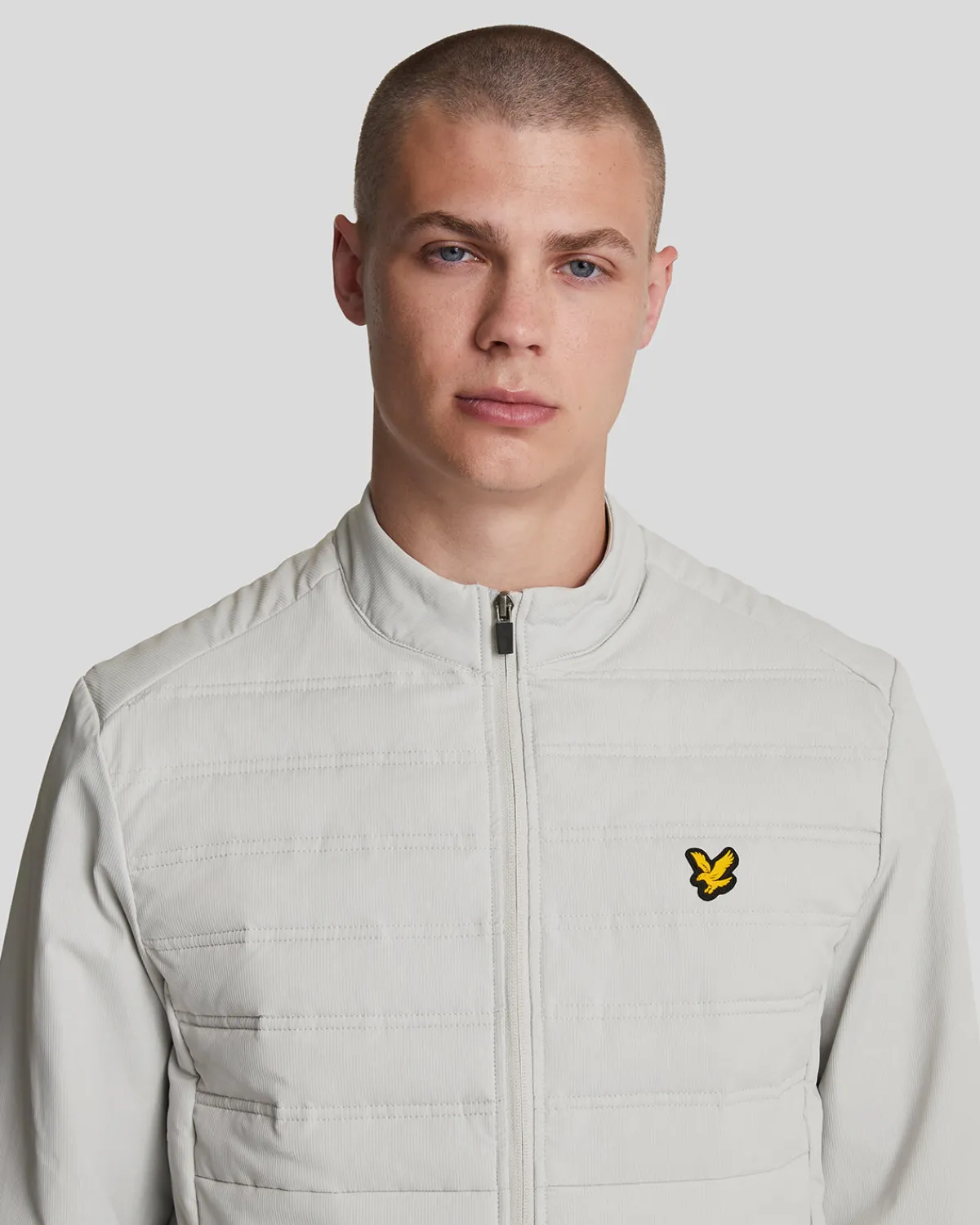sport_hybrid_double_baffle_jacke_3.webp Lyle & Scott Sportbekleidung | Mäntel & Jacken<Sport Hybrid Double Baffle Jacke Pebble