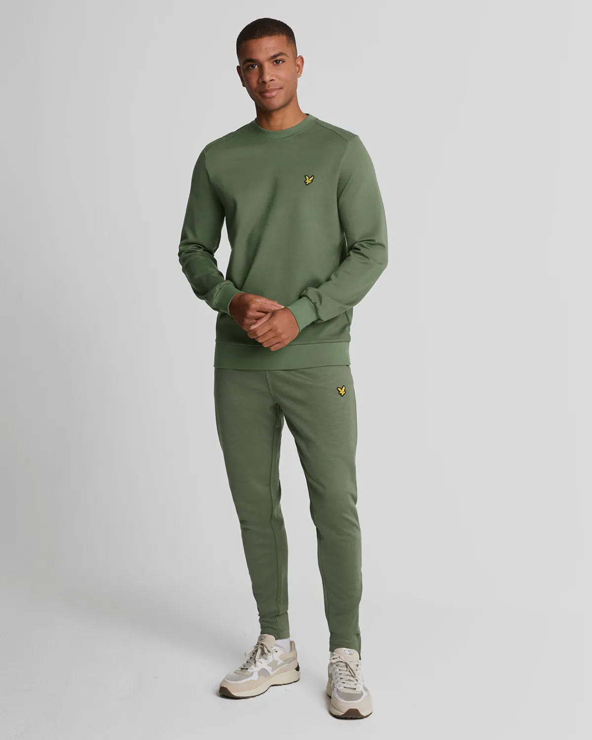 sport_rundhalsausschnitt_fly_fleece_sweatshirt_1-1.webp Lyle & Scott Sportbekleidung | Sweatshirts<Sport Rundhalsausschnitt Fly Fleece Sweatshirt Kaktusgrün