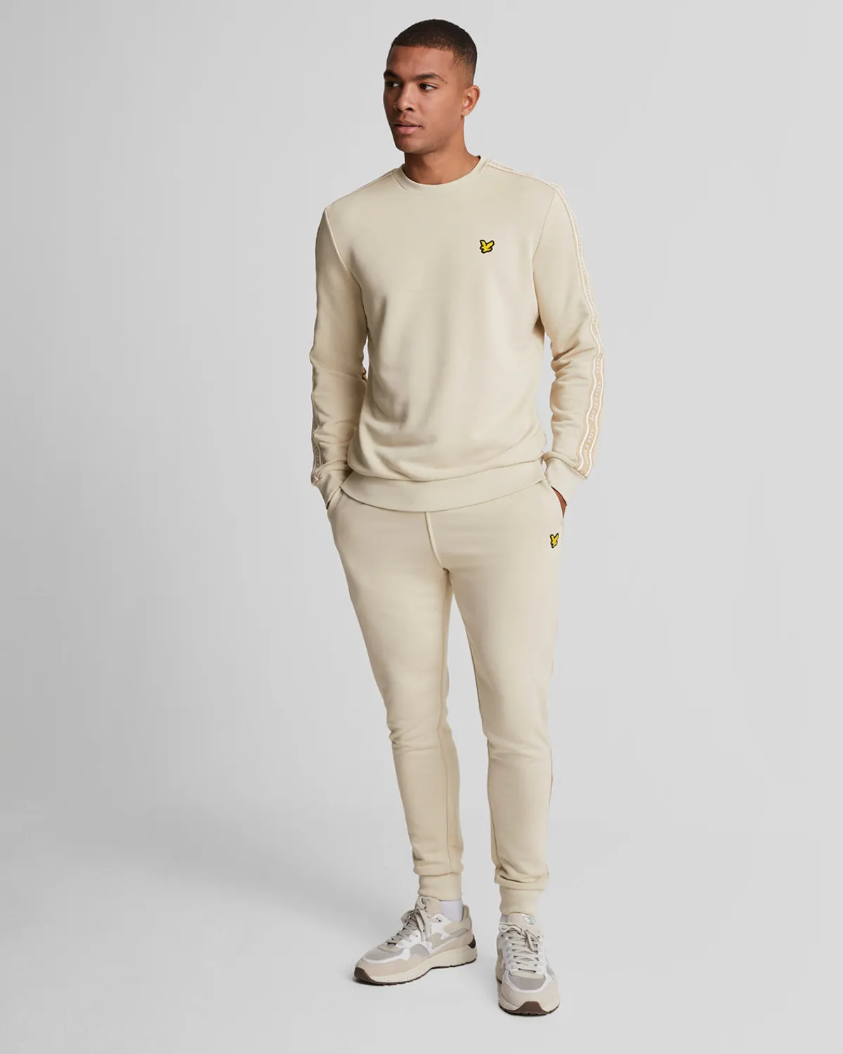 sport_tape_rundhalsausschnitt_sweatshirt_1-1.webp Lyle & Scott Sportbekleidung | Sweatshirts<Sport Tape Rundhalsausschnitt Sweatshirt Viaduct