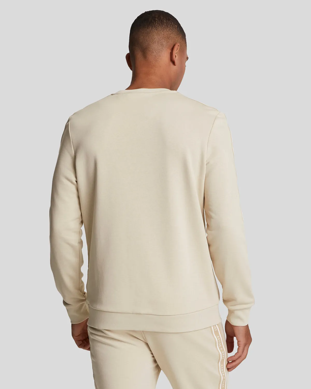 sport_tape_rundhalsausschnitt_sweatshirt_2-1.webp Lyle & Scott Sportbekleidung | Sweatshirts<Sport Tape Rundhalsausschnitt Sweatshirt Viaduct
