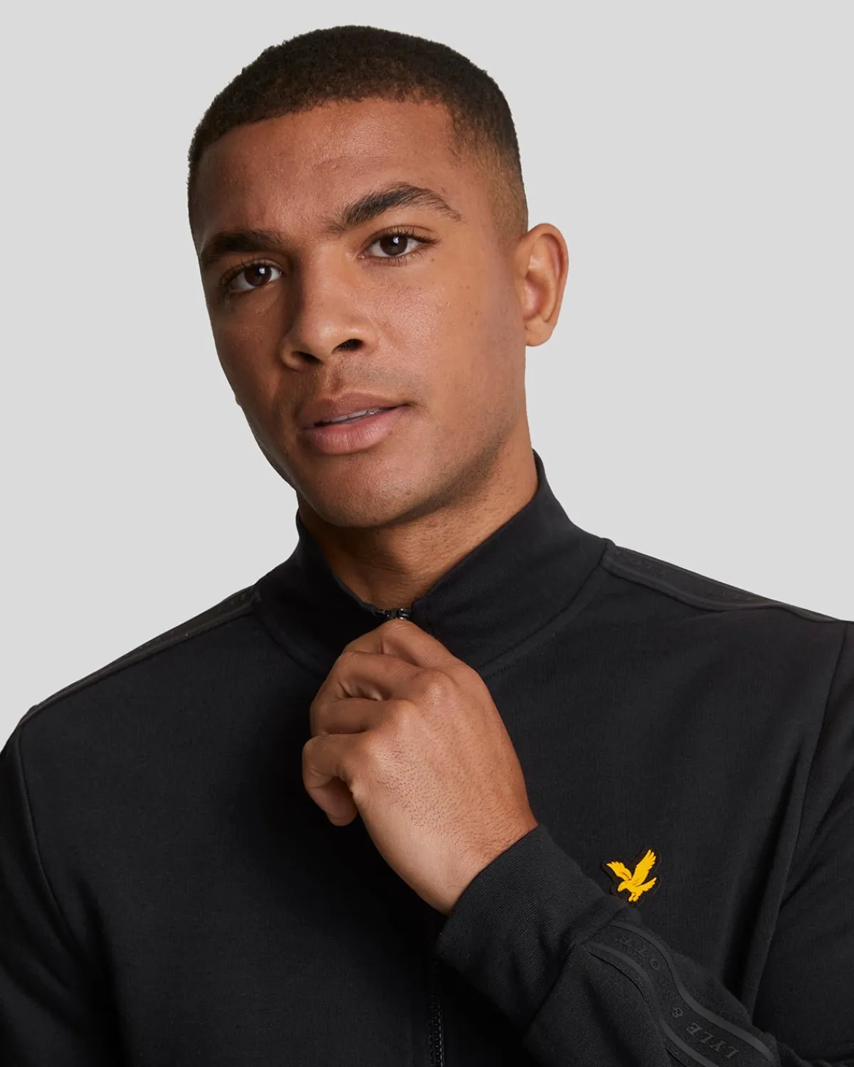 sport_tape_track_top_3.webp Lyle & Scott Sportbekleidung | Mäntel & Jacken<Sport Tape Track Top JetBlack