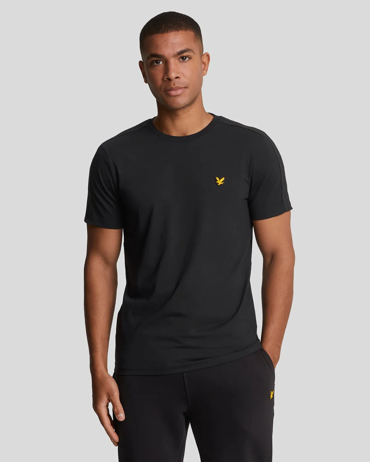 sport_tape_tshirt_0.webp Lyle & Scott Sportbekleidung | T-shirts<Sport Tape T-Shirt Pechschwarz