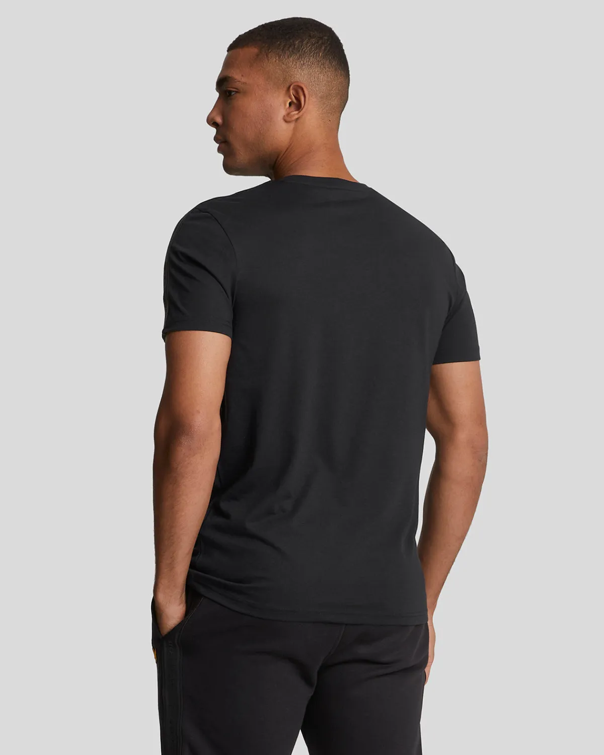 sport_tape_tshirt_2.webp Lyle & Scott Sportbekleidung | T-shirts<Sport Tape T-Shirt Pechschwarz