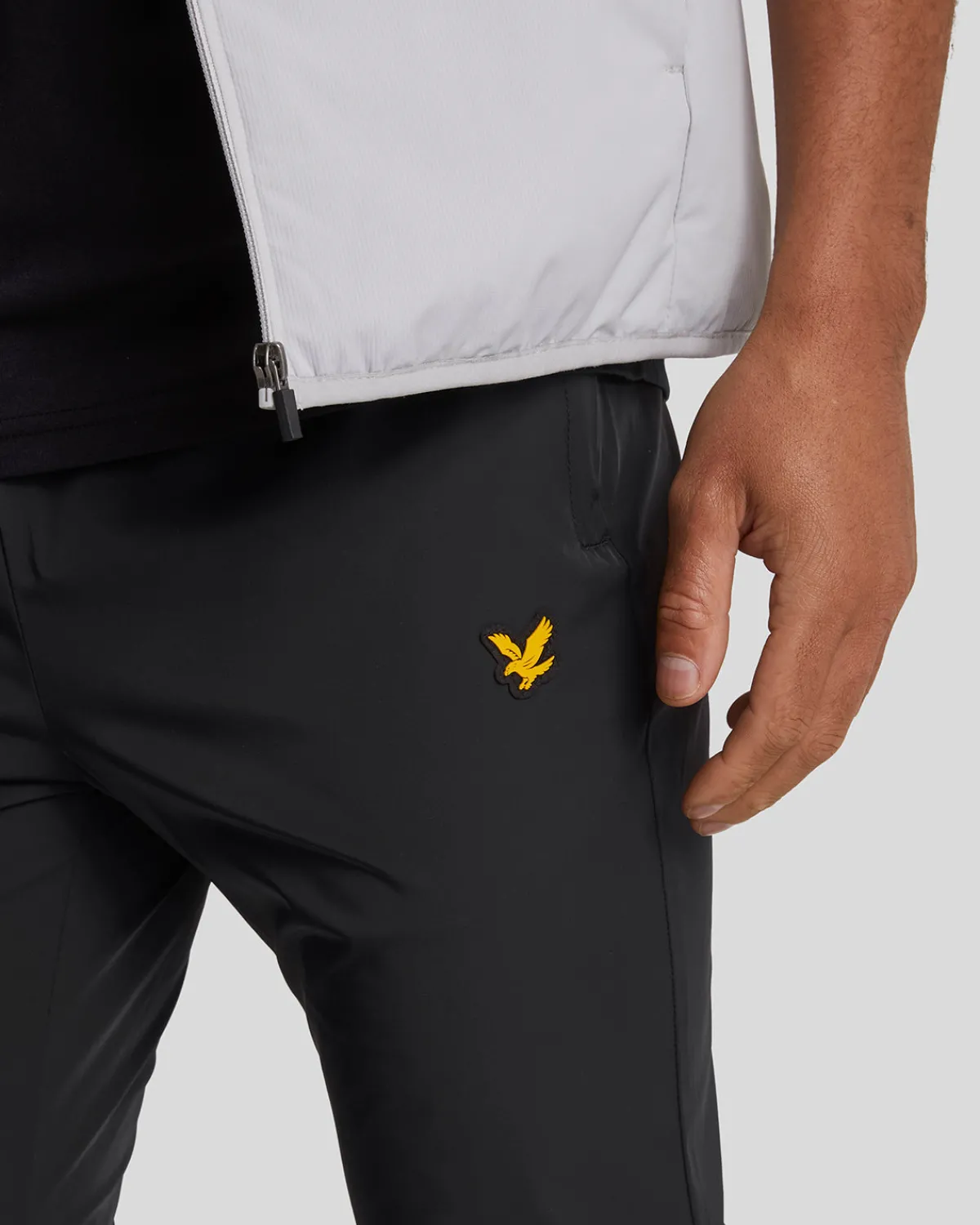 sport_vierwegestretchtrainingshose_3.webp Lyle & Scott Sportbekleidung | Jogger<Sport Vier-Wege-Stretch-Trainingshose JetBlack