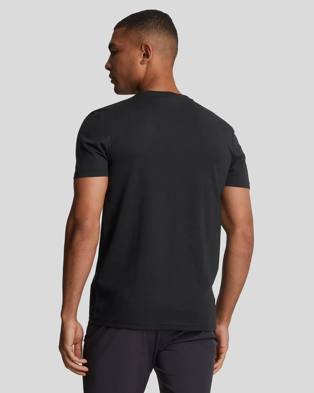 sportliches_martin_tshirt_mit_kurzen_rmeln_2-6.webp Lyle & Scott Sportbekleidung | T-shirts<Sportliches Martin T-Shirt mit kurzen Ärmeln Pechschwarz