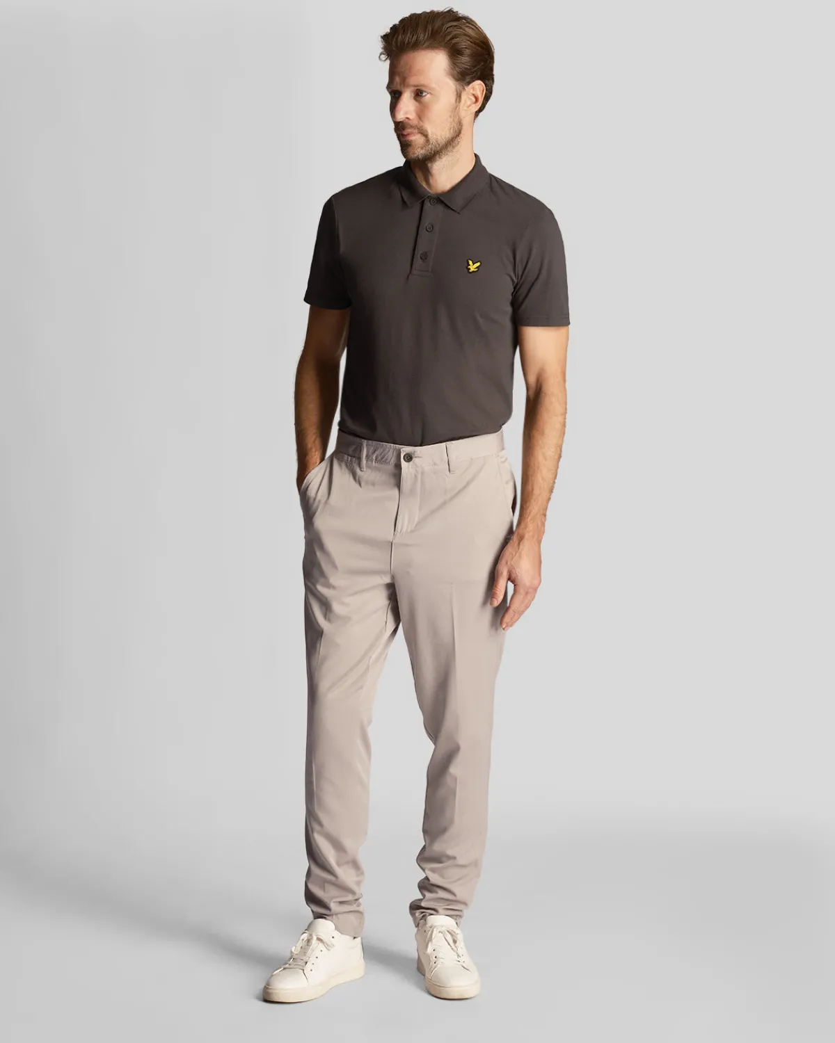 sportliches_polohemd_mit_kurzen_rmeln_1.webp Lyle & Scott Sportbekleidung | Polohemden<Sportliches Polohemd mit kurzen Ärmeln Graphit