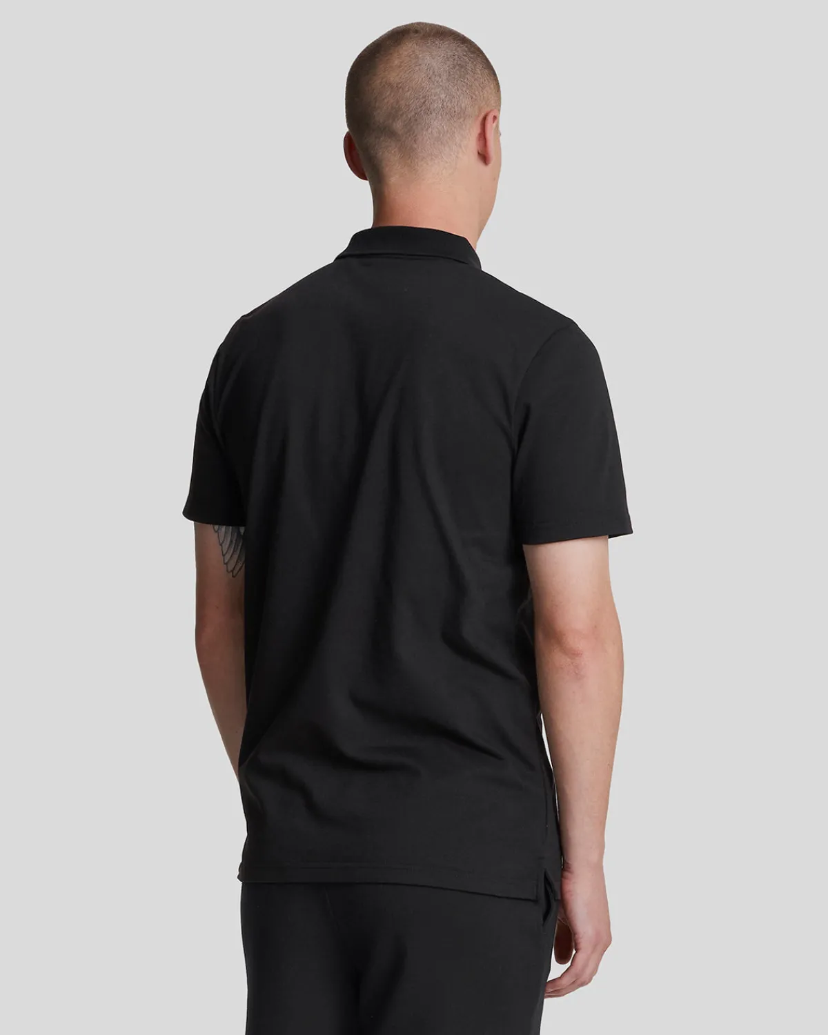 sportliches_polohemd_mit_kurzen_rmeln_2-5.webp Lyle & Scott Sportbekleidung | Polohemden<Sportliches Polohemd mit kurzen Ärmeln Pechschwarz