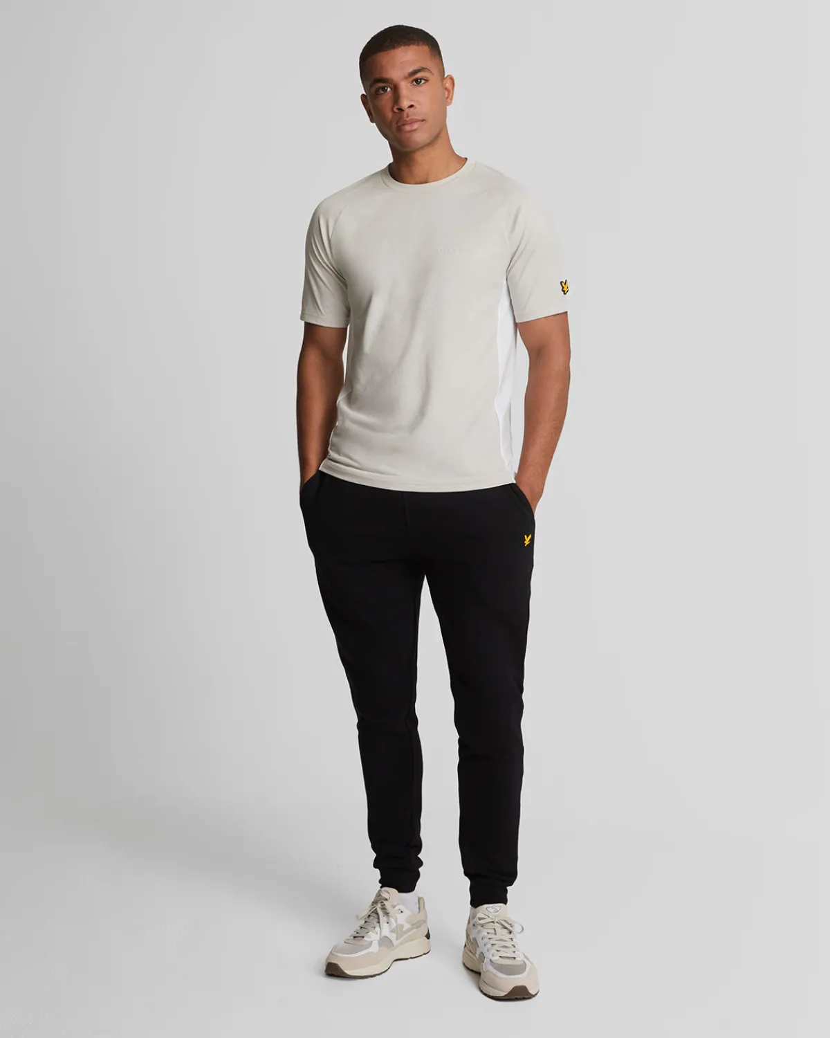 sports_colour_block_core_tshirt_1-1.webp Lyle & Scott Sportbekleidung<Sports Colour Block Core T-Shirt Pebble/White