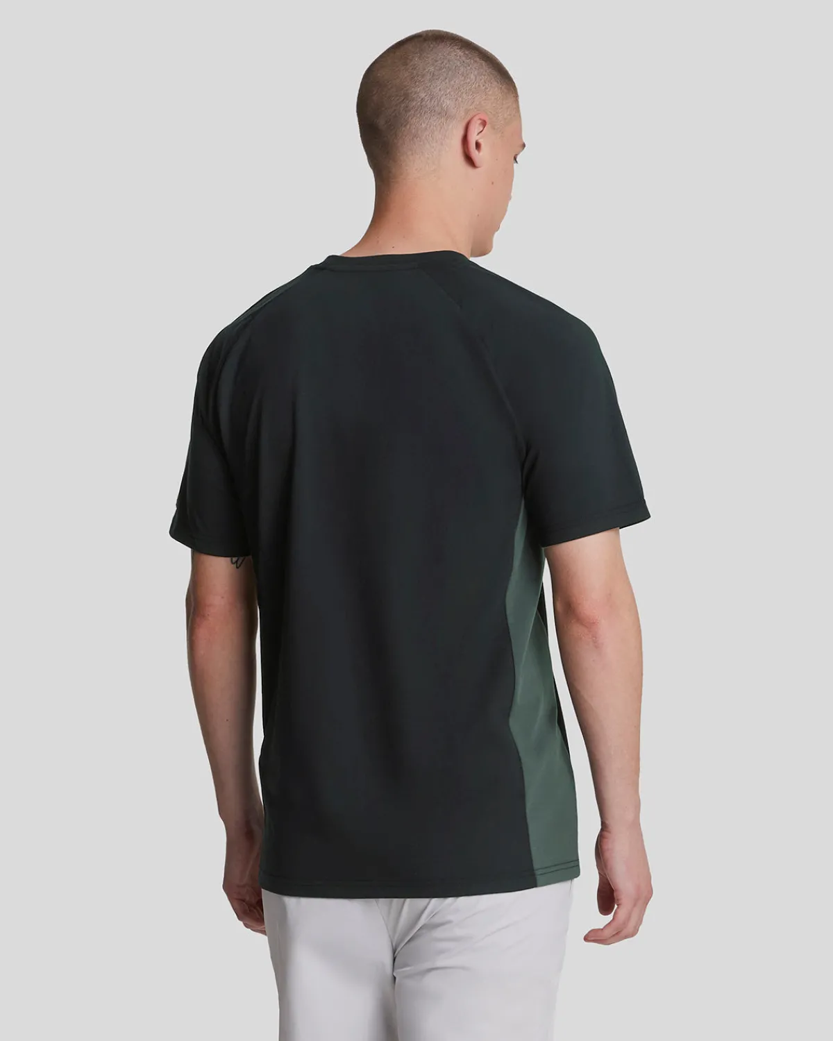 sports_colour_block_core_tshirt_2.webp Lyle & Scott Sportbekleidung<Sports Colour Block Core T-Shirt JetBlack/Graphite