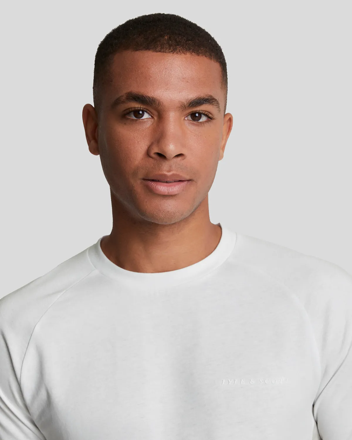 sports_colour_block_core_tshirt_3-2.webp Lyle & Scott Sportbekleidung | T-shirts<Sports Colour Block Core T-Shirt White/Pebble