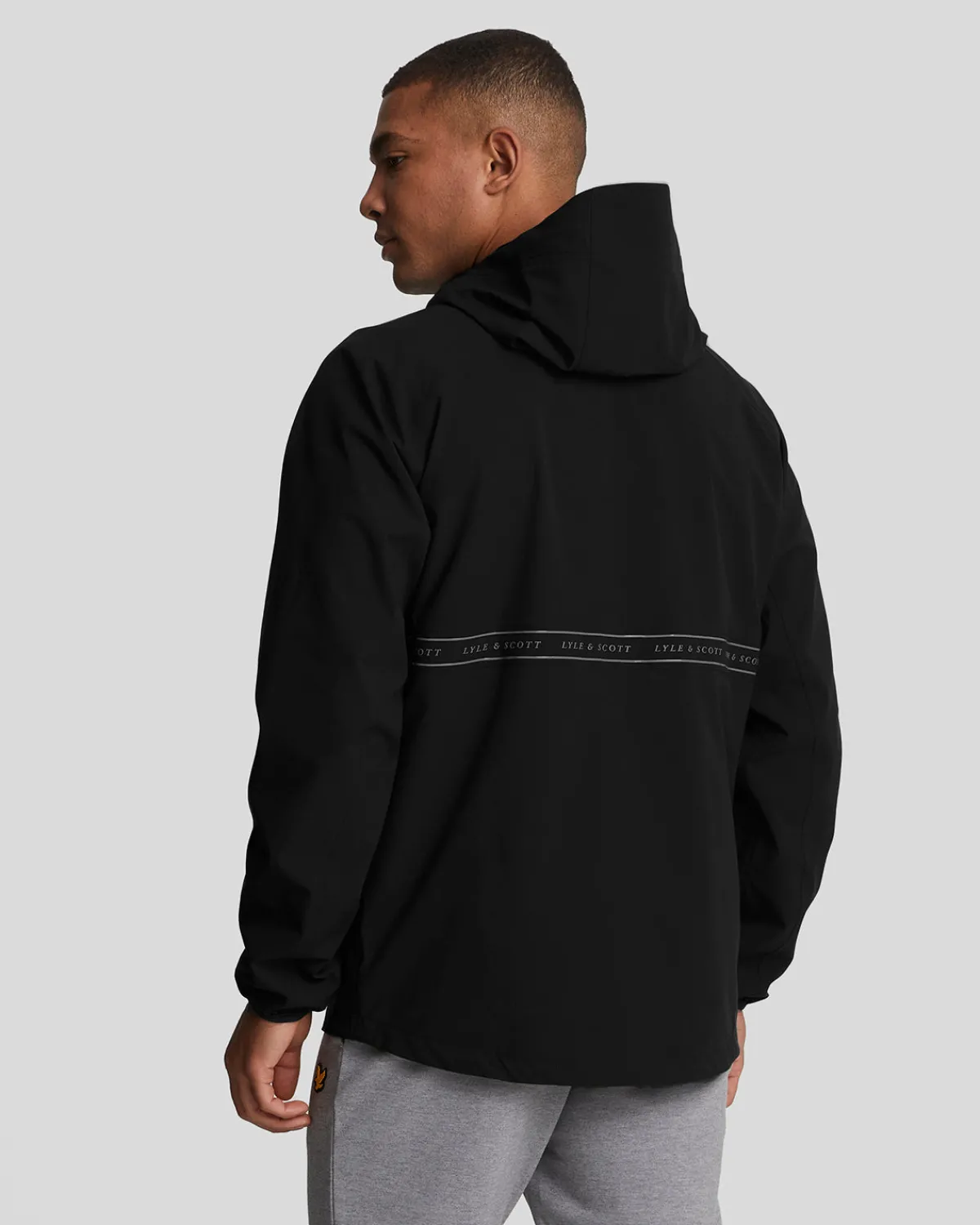sports_tape_energy_jacke_2-1.webp Lyle & Scott Sportbekleidung<Sports Tape Energy Jacke JetBlack