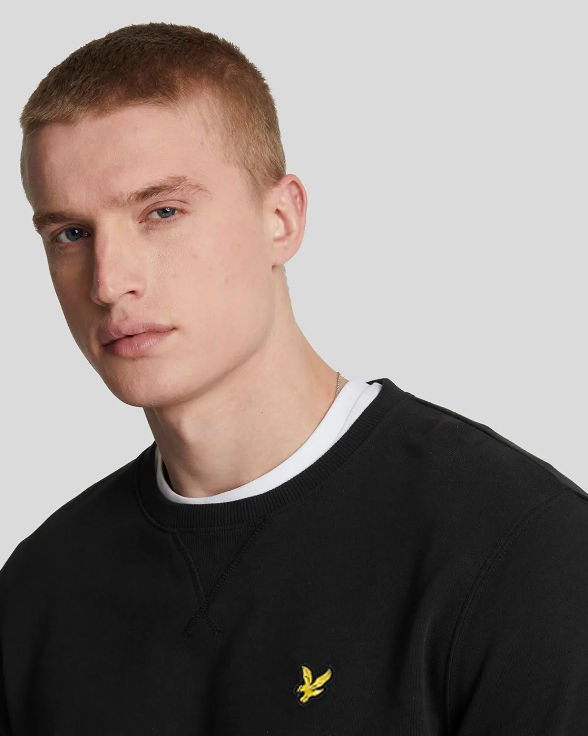 sweatshirt_mit_rundhalsausschnitt_3-4.webp Lyle & Scott Grundlegendes | Sweatshirts<Sweatshirt mit Rundhalsausschnitt Pechschwarz