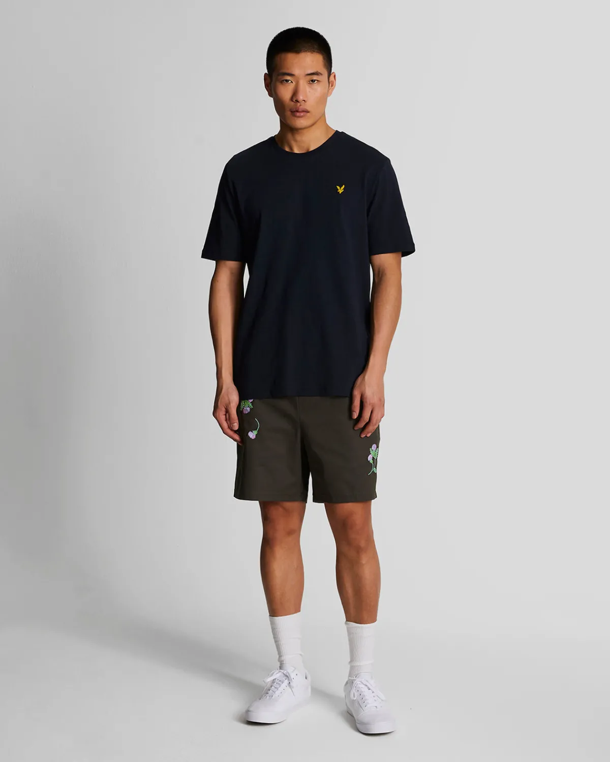 thistle_club_bestickte_shorts_0.webp Lyle & Scott Drehbuchsticke | Kurze Hosen<Thistle Club Bestickte Shorts Gunmetal
