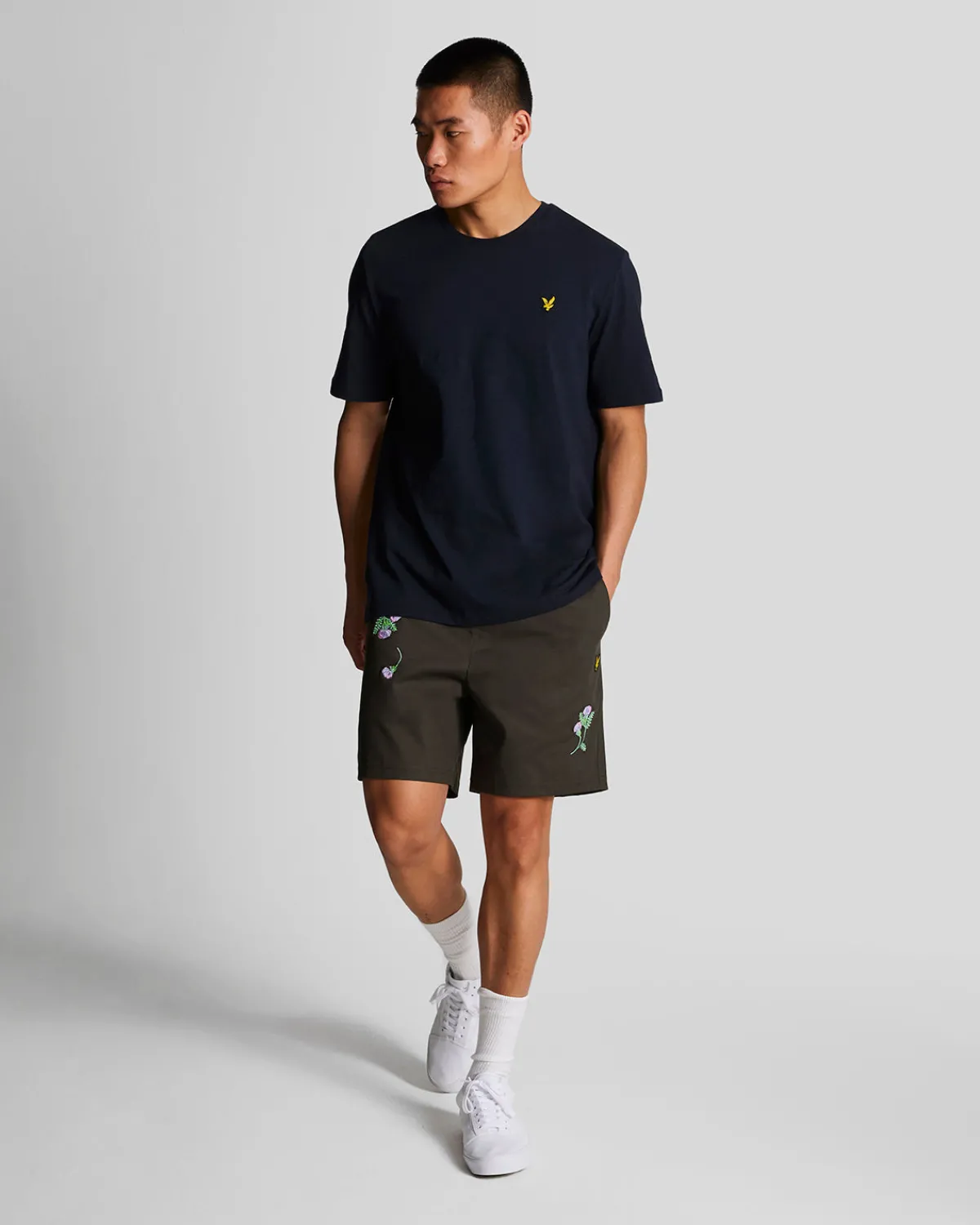 thistle_club_bestickte_shorts_1.webp Lyle & Scott Drehbuchsticke | Kurze Hosen<Thistle Club Bestickte Shorts Gunmetal