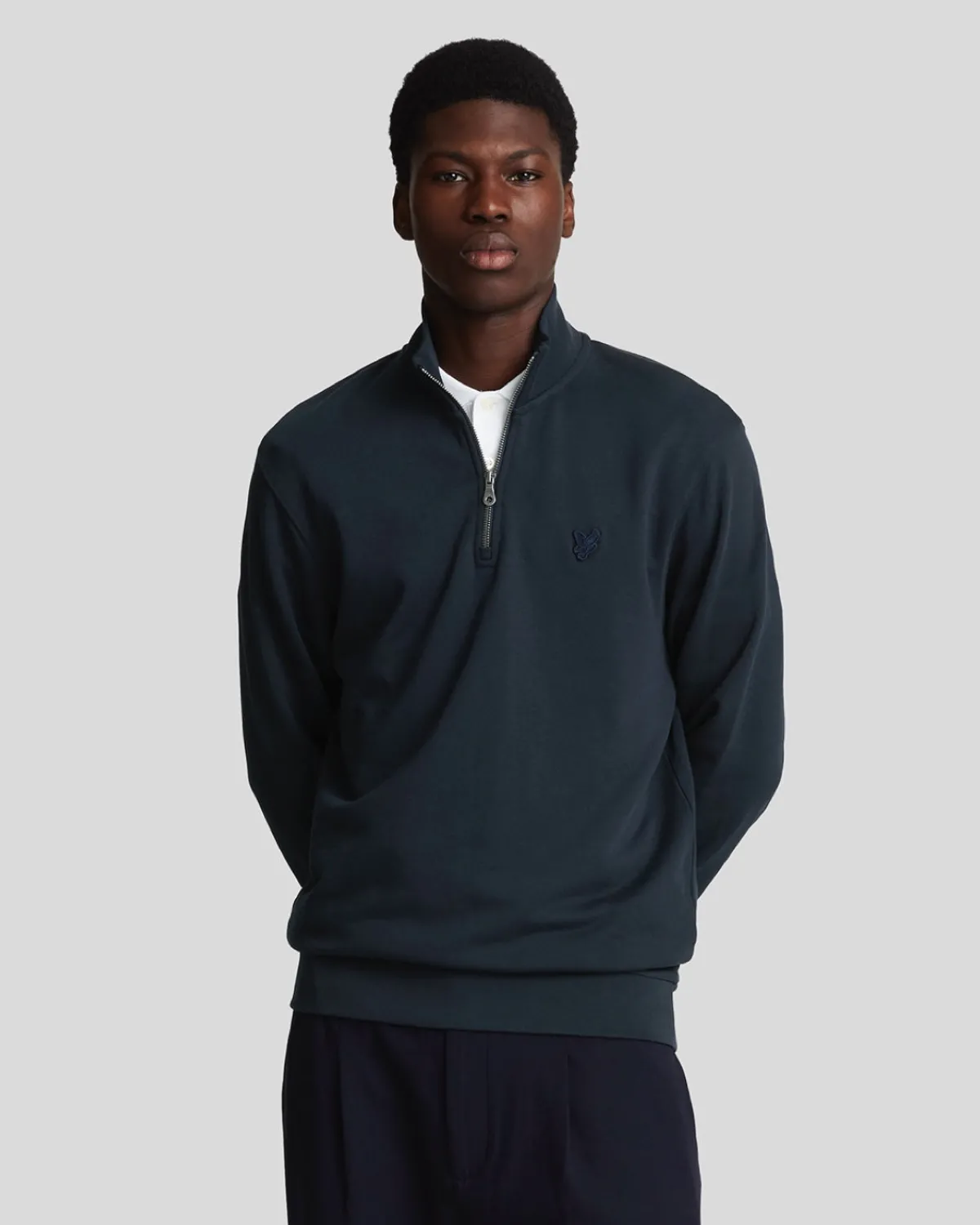 tonal_eagle__reiverschluss_sweatshirt_0-1.webp Lyle & Scott Reframed | Sweatshirts<Tonal Eagle 1/4 Reißverschluss Sweatshirt DunkleMarine