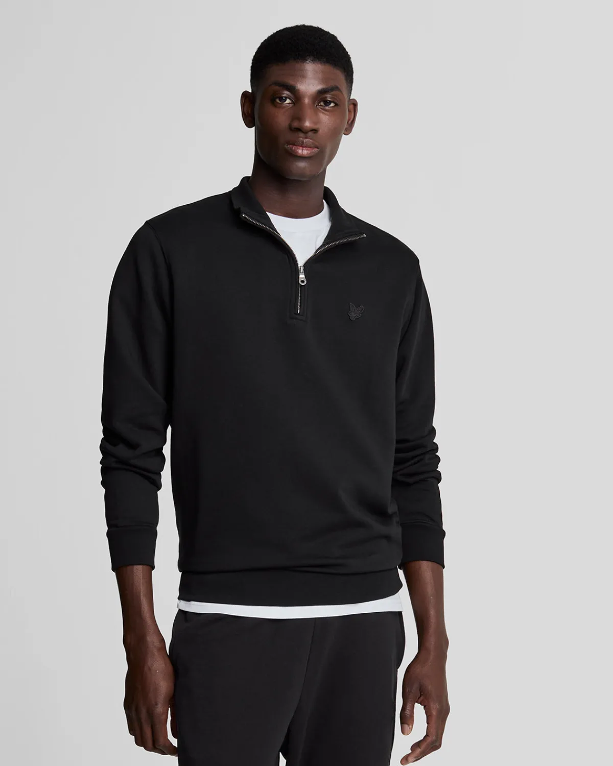 tonal_eagle__reiverschluss_sweatshirt_0-4.webp Lyle & Scott Sweatshirts<Tonal Eagle 1/4 Reißverschluss Sweatshirt Pechschwarz